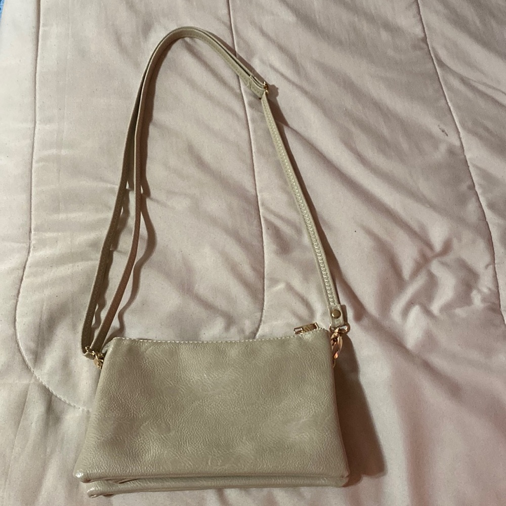 3 pocket crossbody purse
